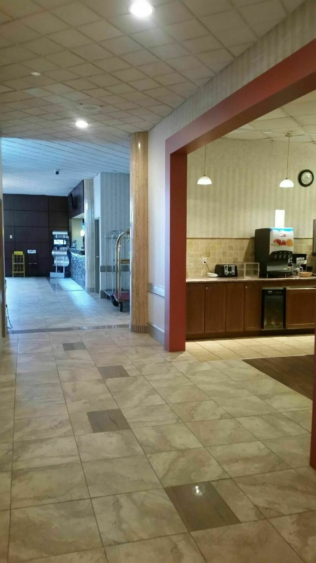 劳埃德明斯特温德姆旅程住宿酒店 外观 照片